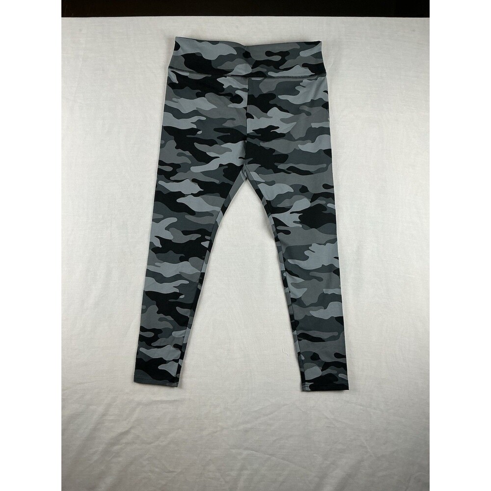 Wild Fable women’s camouflage leggings in size Large.